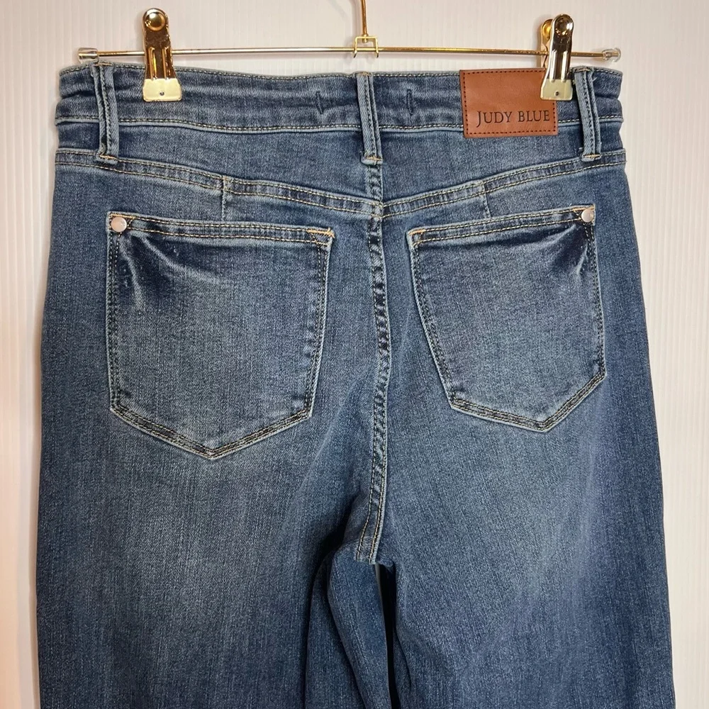 JUDY BLUE Mid Rise Tummy Control Vintage Straight Raw Hem Denim Jeans. Size 7/28